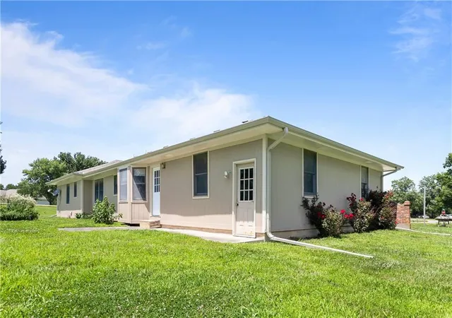 Homes for sale in Warrensburg, MO | 8 Nw 515 Rd, Warrensburg, MO 64093 | MLS# 2626452