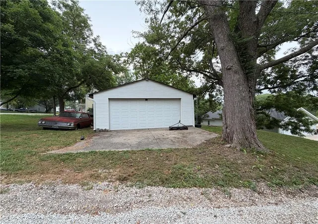 3rd image of 411 E 2Nd St, Dearborn, MO 64439 | MLS# 2626461