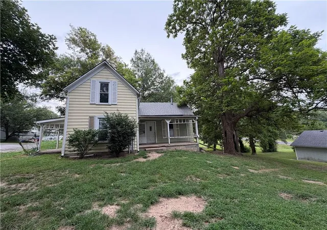 5th image of 411 E 2Nd St, Dearborn, MO 64439 | MLS# 2626461
