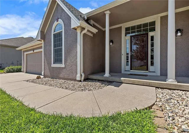 Photo 2 of Single family home for sale at 2113 Bradford Pl, Excelsior Springs, MO 64024 | MLS# 2626462 | Listing updated on 2026-09-07