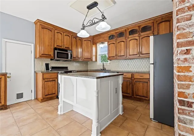 2nd image of 1000 S Broadway St, Leavenworth, KS 66048 | MLS# 2626466
