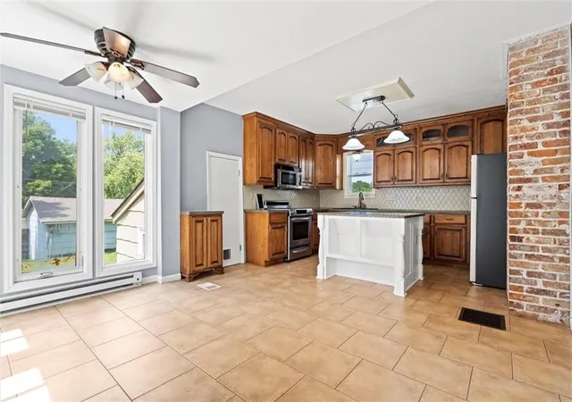1st image of 1000 S Broadway St, Leavenworth, KS 66048 | MLS# 2626466