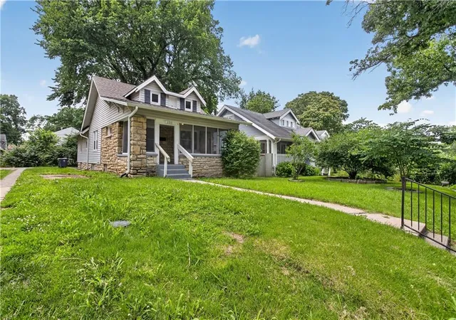 Photo 2 of Sale Pending at 2211 E 68th Terrace, Kansas City, MO 64132 | MLS# 2626473 | Listing updated on 2026-09-04