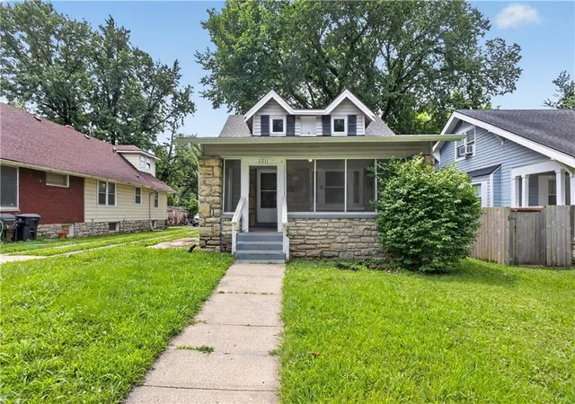 Photo 5 of Sale Pending at 2211 E 68th Terrace, Kansas City, MO 64132 | MLS# 2626473 | Listing updated on 2026-09-04