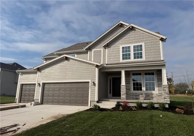 Single family home for sale at 11382 S Emerald St, Olathe, KS 66061 | MLS# 2626485