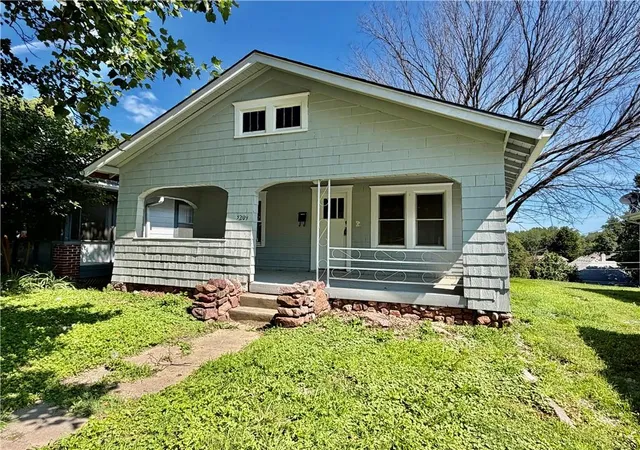 Photo 2 of Sale Pending at 3209 Mitchell Ave, St Joseph, MO 64507 | MLS# 2626486 | Listing updated on 2026-10-01