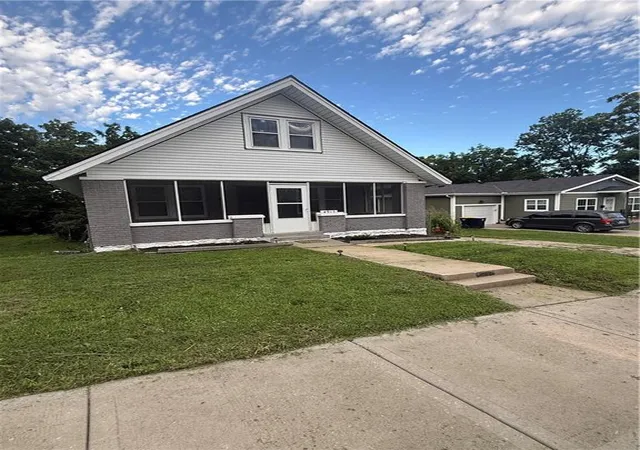 Photo 1 of Single family home for sale at 4915 Olive St, Kansas City, MO 64130 | MLS# 2626490 | Listing updated on 2026-08-12