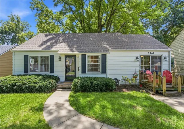 Photo 2 of Single family home for sale at 5426 Juniper Dr, Roeland Park, KS 66205 | MLS# 2626494 | Listing updated on 2026-09-18