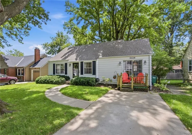 Photo 3 of Single family home for sale at 5426 Juniper Dr, Roeland Park, KS 66205 | MLS# 2626494 | Listing updated on 2026-09-18