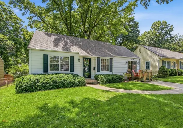 Homes for sale in Roeland Park, KS | 5426 Juniper Dr, Roeland Park, KS 66205 | MLS# 2626494