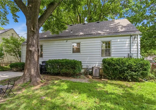 Homes for sale in Roeland Park, KS | 5426 Juniper Dr, Roeland Park, KS 66205 | MLS# 2626494