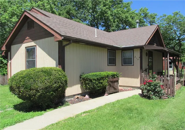Homes for sale in Cameron, MO | 214 W 7Th St, Cameron, MO 64429 | MLS# 2626495