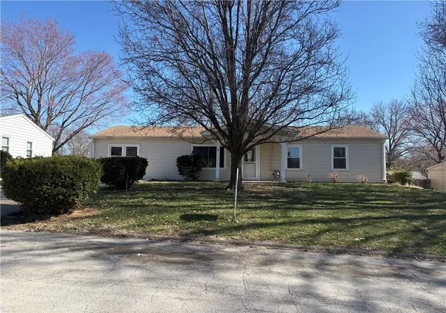 Homes for sale in Saint Joseph, MO | 2305 Castle Ln, Saint Joseph, MO 64503 | MLS# 2626496