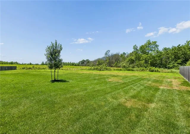 2nd image of 20602 Copper Creek Dr, Peculiar, MO 64078 | MLS# 2626504