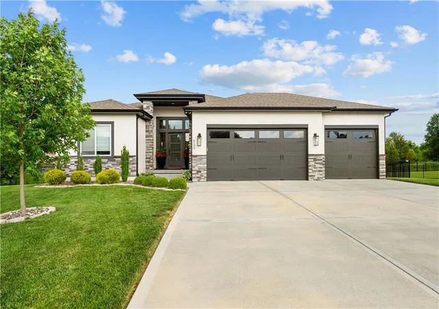 1st image of 9104 Sw 10th Ter, Lees Summit, MO 64064 | MLS# 2626508