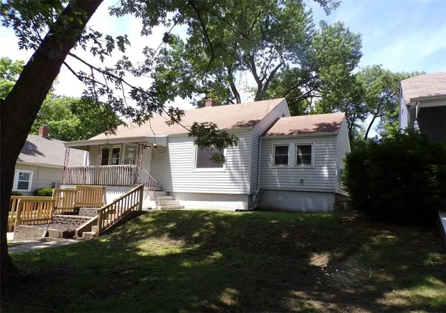 Homes for sale in Leavenworth, KS | 1208 Olive St, Leavenworth, KS 66048 | MLS# 2626511