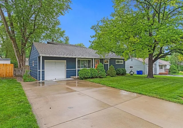 2nd image of 6900 W 72nd Ter, Overland Park, KS 66204 | MLS# 2626515