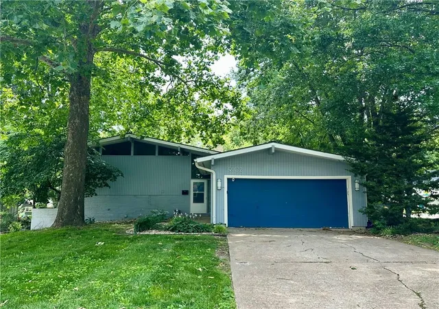 1st image of 9102 Grant Ln, Overland Park, KS 66212 | MLS# 2626516
