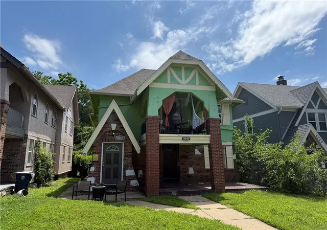 Homes for sale in Kansas City, MO | 4245 Paseo Blvd, Kansas City, MO 64110 | MLS# 2626522