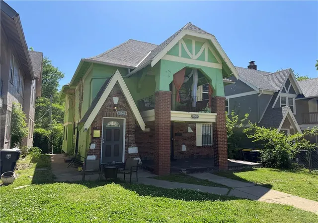 Homes for sale in Kansas City, MO | 4245 Paseo Blvd, Kansas City, MO 64110 | MLS# 2626522