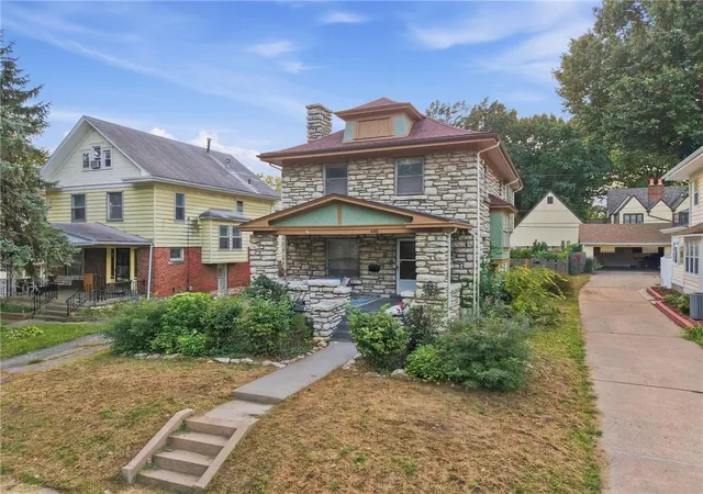 Photo 1 of Single family home for sale at 640 S Park Ave, Independence, MO 64052 | MLS# 2626529 | Listing updated on 2026-10-06