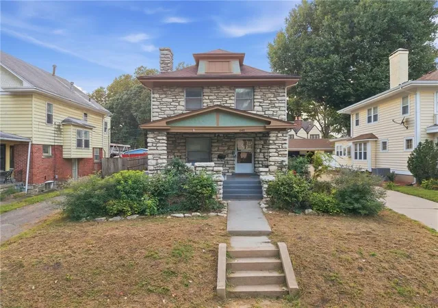 Photo 2 of Single family home for sale at 640 S Park Ave, Independence, MO 64052 | MLS# 2626529 | Listing updated on 2026-10-06