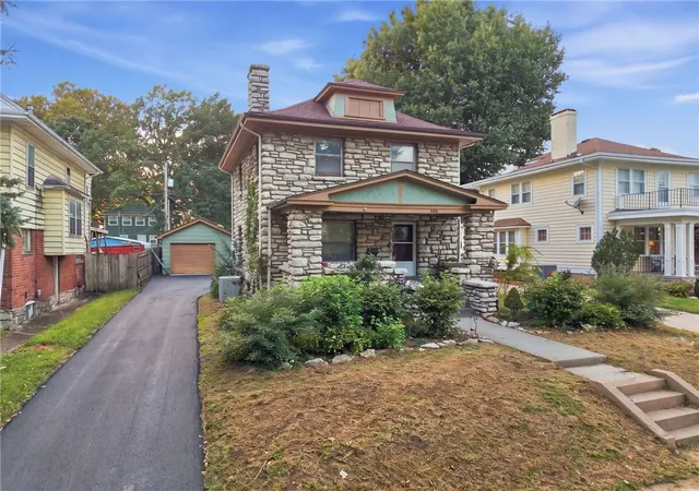 Photo 3 of Single family home for sale at 640 S Park Ave, Independence, MO 64052 | MLS# 2626529 | Listing updated on 2026-10-06