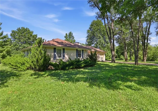 Homes for sale in Paola, KS | 29585 Somerset Rd, Paola, KS 66071 | MLS# 2626532