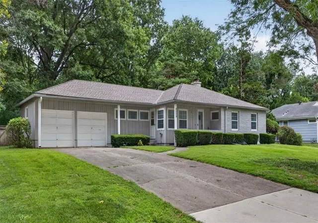 Homes for sale in Prairie Village, KS | 8209 Beverly St, Prairie Village, KS 66208 | MLS# 2626535