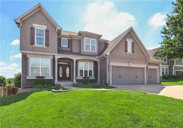 2nd image of 20067 W 108th Ter, Olathe, KS 66061 | MLS# 2626540