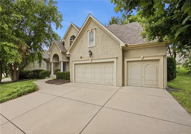 Photo 3 of Sale Pending at 10312 N Revere Ave, Kansas City, MO 64154 | MLS# 2626549 | Listing updated on 2026-10-13