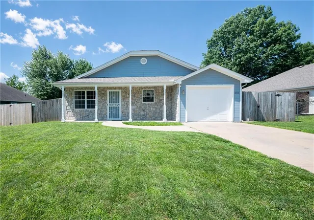 1st image of 1044 Arrowhead Rdg, Independence, MO 64056 | MLS# 2626567