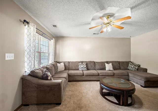 2nd image of 1044 Arrowhead Rdg, Independence, MO 64056 | MLS# 2626567