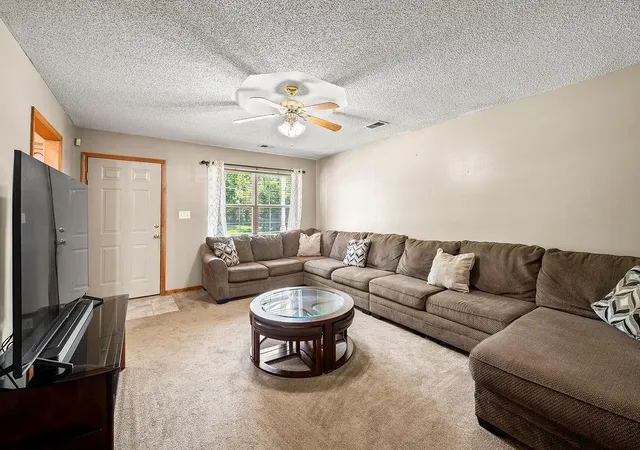 3rd image of 1044 Arrowhead Rdg, Independence, MO 64056 | MLS# 2626567