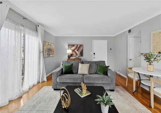 4th image of 4430 Jarboe St #6, Kansas City, MO 64111 | MLS# 2626579