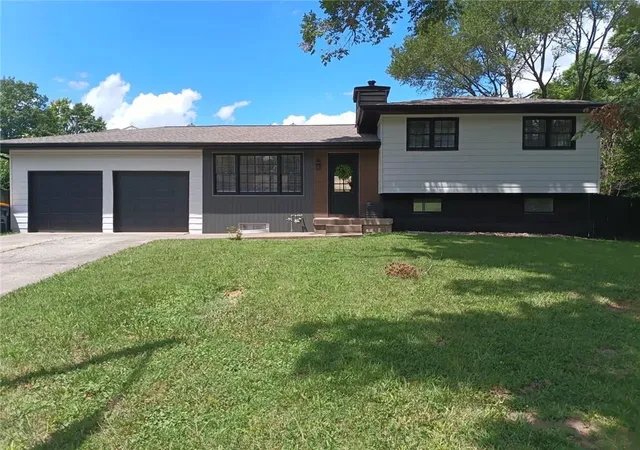 Photo 1 of Sale Pending at 4306 Ne 51st Street, Kansas City, MO 64119 | MLS# 2626585 | Listing updated on 2026-08-15