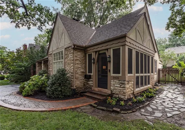 3rd image of 5435 Aberdeen Rd, Fairway, KS 66205 | MLS# 2626596