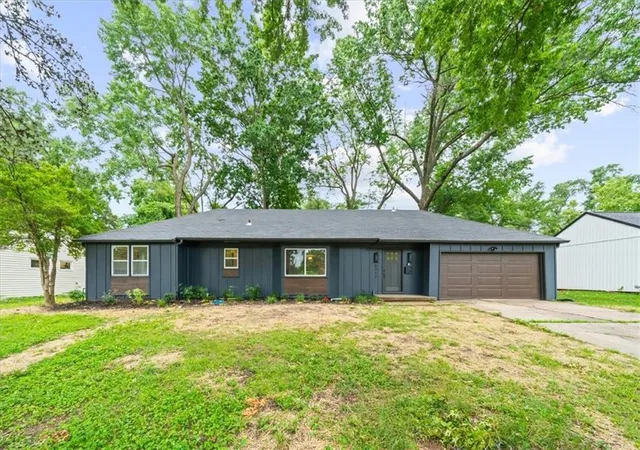 1st image of 5711 W 78th Ter, Prairie Village, KS 66208 | MLS# 2626598