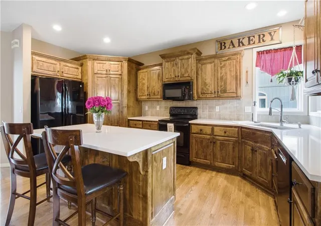 Photo 2 of Sale Pending at 5537 Aminda St, Shawnee, KS 66226 | MLS# 2626604 | Listing updated on 2026-10-11