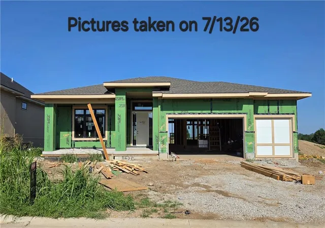 Photo 1 of Sale Pending at 11257 S Sunray Dr, Olathe, KS 66061 | MLS# 2626606 | Listing updated on 2026-08-08