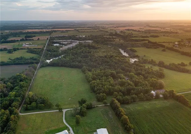 3rd image of 2354 Nw County Rd 1502 (Tract 2) Rd, Butler, MO 64730 | MLS# 2626608