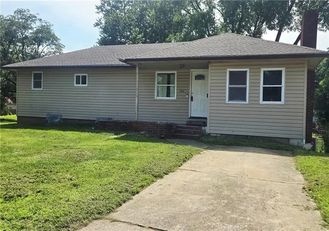 Homes for sale in Pittsburg, KS | 1916 S Stilwell St, Pittsburg, KS 66762 | MLS# 2626613