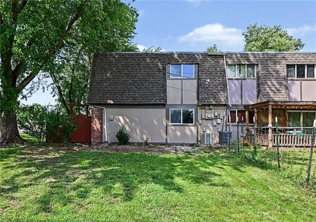 Homes for sale in Lawrence, KS | 3729 Brush Creek Dr, Lawrence, KS 66047 | MLS# 2626618