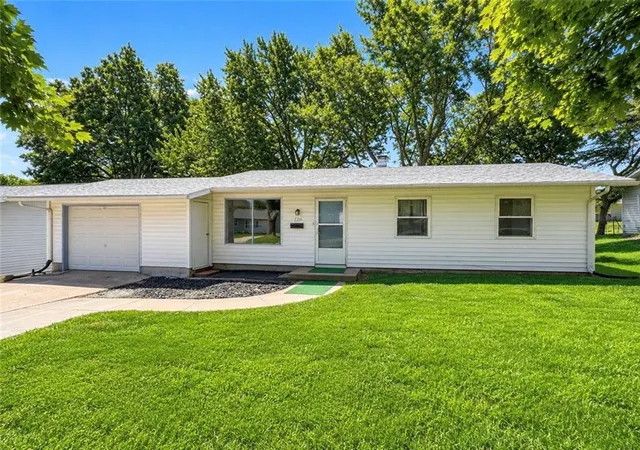 Homes for sale in Maryville, MO | 720 W Cooper St, Maryville, MO 64468 | MLS# 2626619
