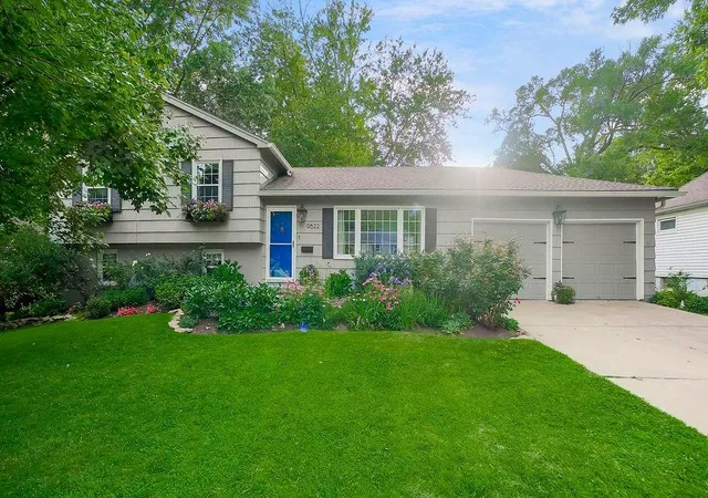1st image of 9622 England Dr, Overland Park, KS 66212 | MLS# 2626634