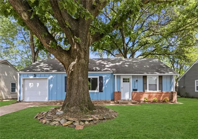 1st image of 2320 W 76th St, Prairie Village, KS 66208 | MLS# 2626657