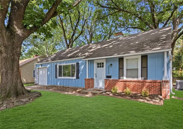 3rd image of 2320 W 76Th St, Prairie Village, KS 66208 | MLS# 2626657