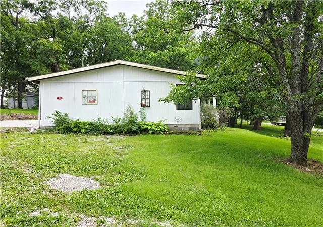 Homes for sale in Pleasanton, KS | 58 N Longviiew Rd, Pleasanton, KS 66075 | MLS# 2626664