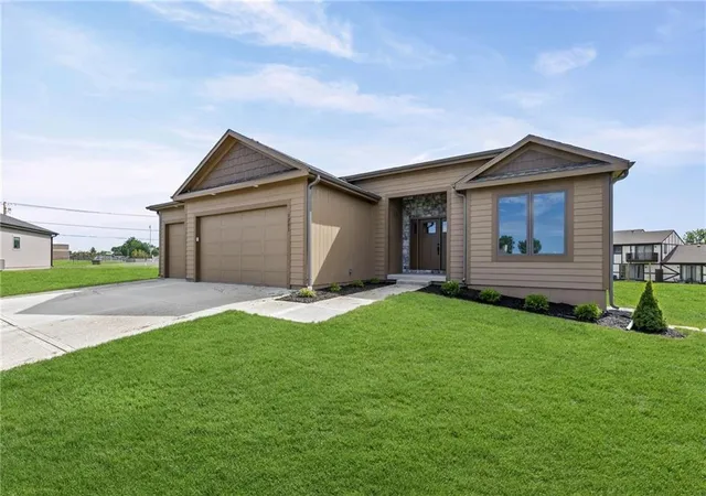 Homes for sale in Paola, KS | 1201 Cottonwood Ct, Paola, KS 66071 | MLS# 2626669