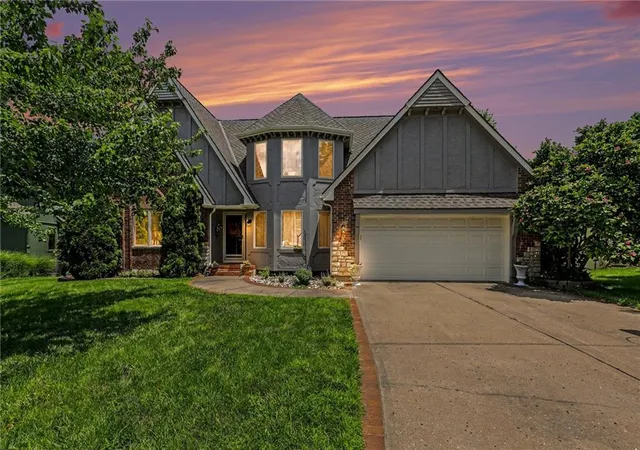 1st image of 1056 Nw High Point Dr, Lees Summit, MO 64081 | MLS# 2626673